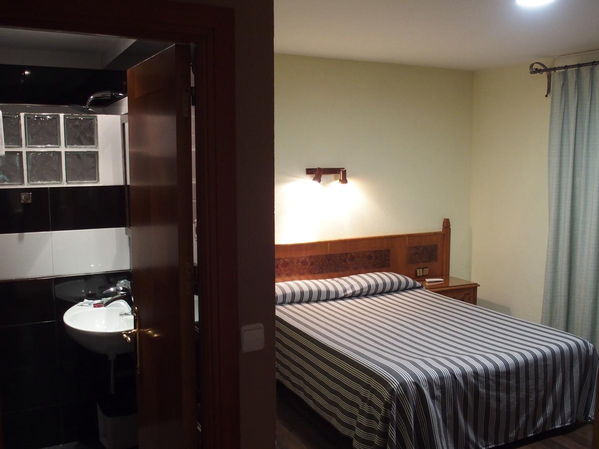 ויאלבה דה לה סיירה Hotel El Tablazo מראה חיצוני תמונה