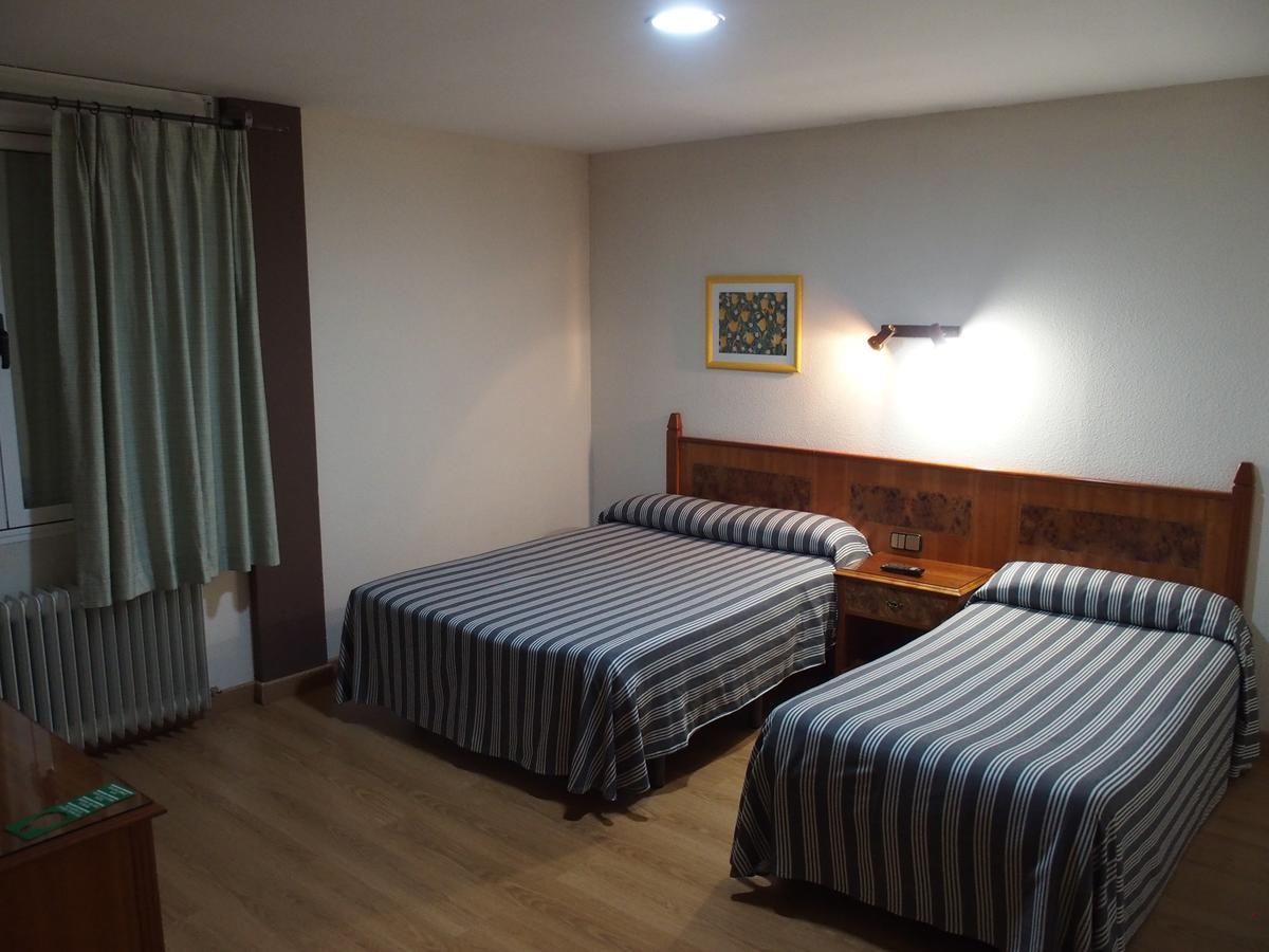 ויאלבה דה לה סיירה Hotel El Tablazo מראה חיצוני תמונה